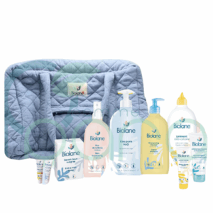 Ce sac biolane maman contient : BIOLANE Savon Doux Surgras 150g BIOLANE Eau de toilette fraîcheur 200ml BIOLANE Talc liquide 100 ml BIOLANE Gel lavant corps & cheveux 350ml BIOLANE Crème Nourrissante Hydratante 100ml BIOLANE Crème de change 100ml 2 Mini doses gratuites + Sac maman